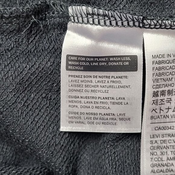 NWT Levi's Women's Graphic Standard Hoodie - Batwing 3D Shine Caviar - 1X - Picture 8 of 15